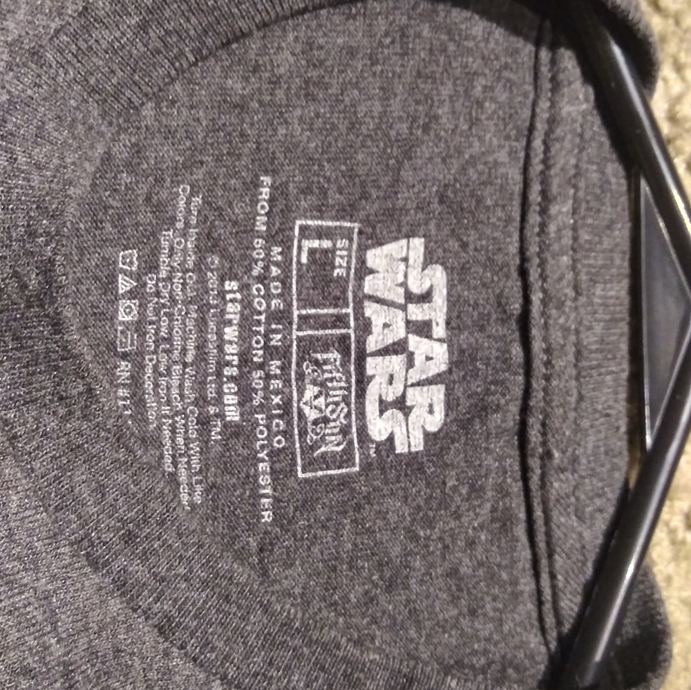 Large Starwars t-shirt - Picture 3 of 3